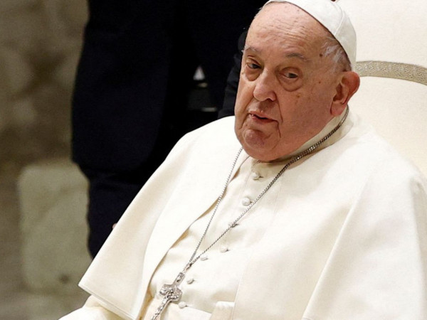 Papa pode aparecer neste domingo para saudação aos fiéis, diz Vaticano