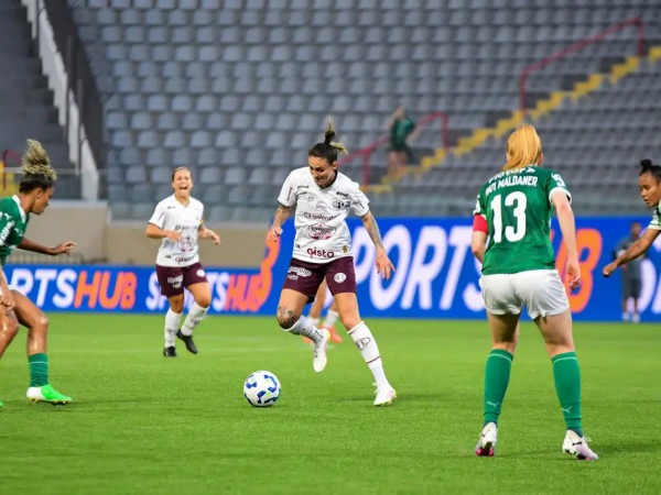 Ferroviária vence para continuar na liderança do Brasileirão feminino