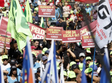 Ato em SP une centrais sindicais e governo pelo fim da escala 6x1