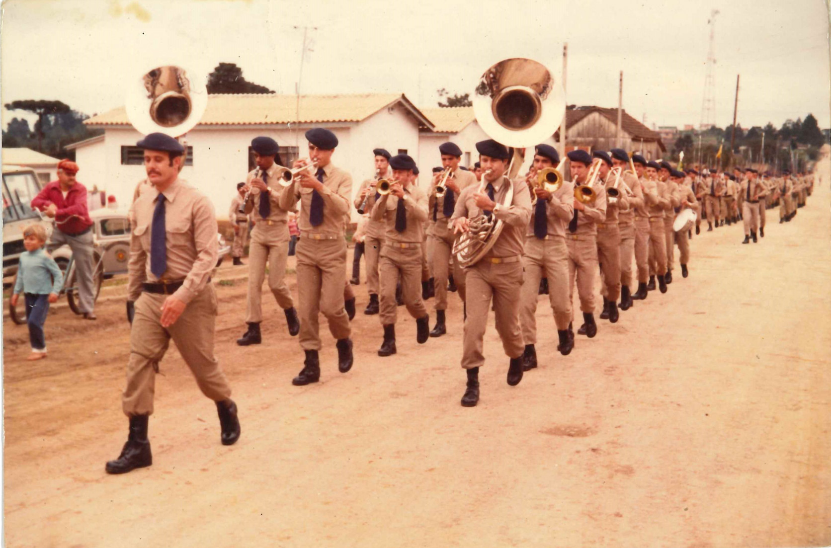 Desfile na formatura de inauguração da 3ª Companhia de Polícia Militar em Mafra em 1983