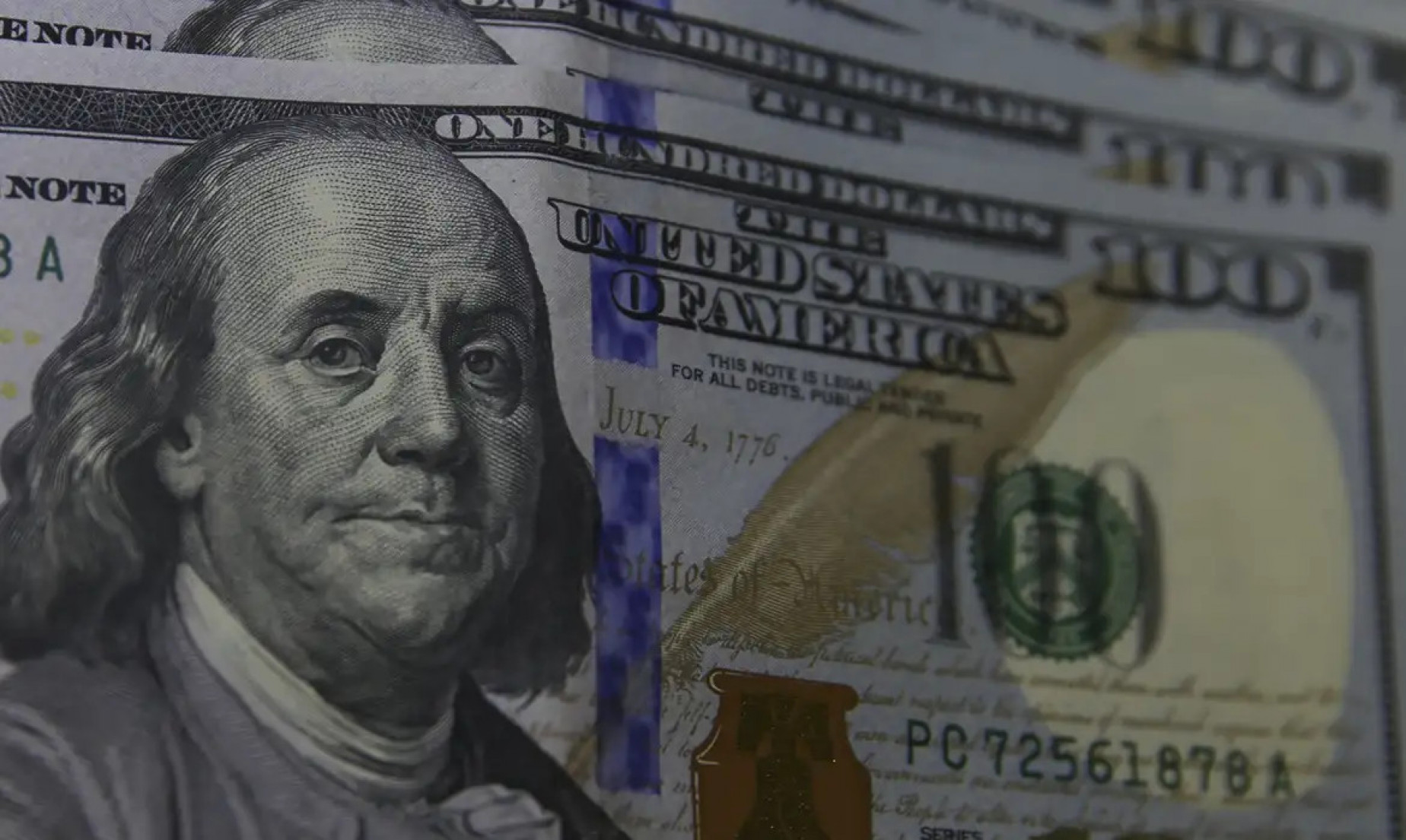 Dólar cai para R$ 5,63 com espera de medidas alternativas ao IOF