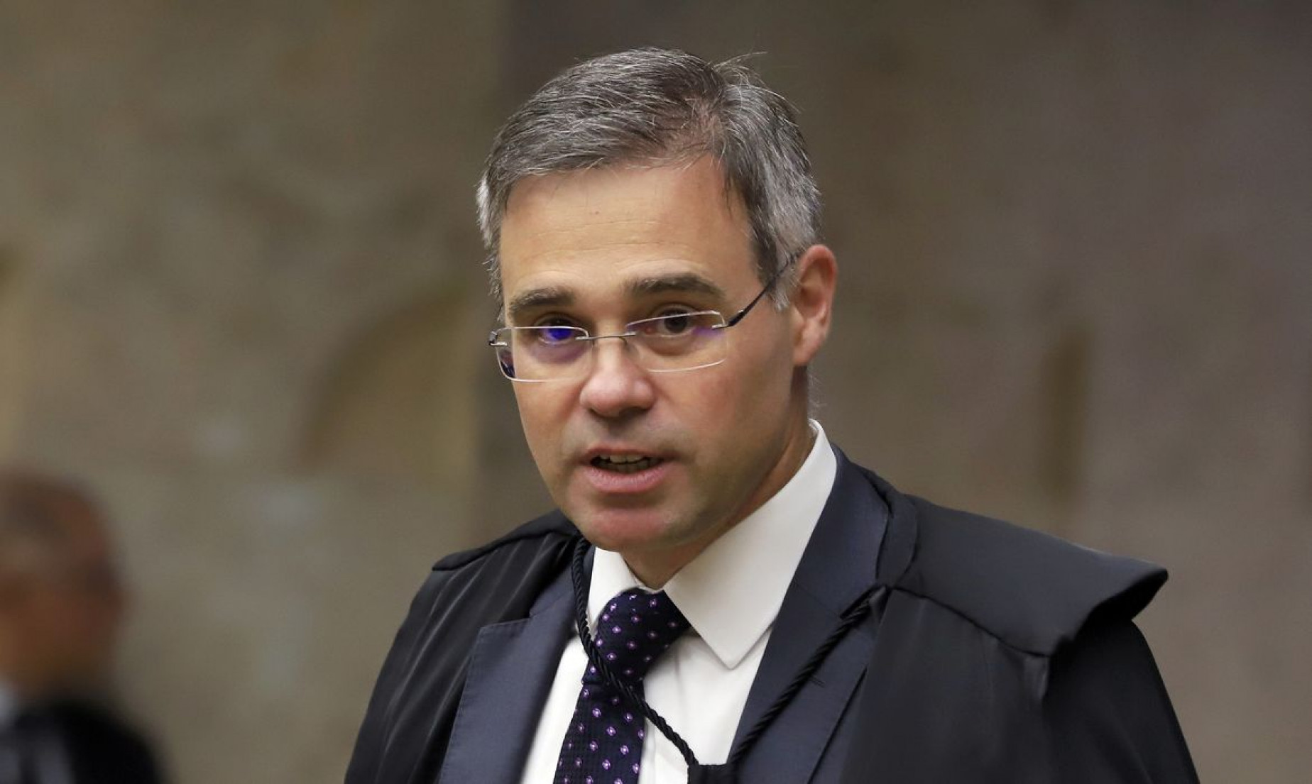 Mendonça retoma voto sobre responsabilização das redes sociais