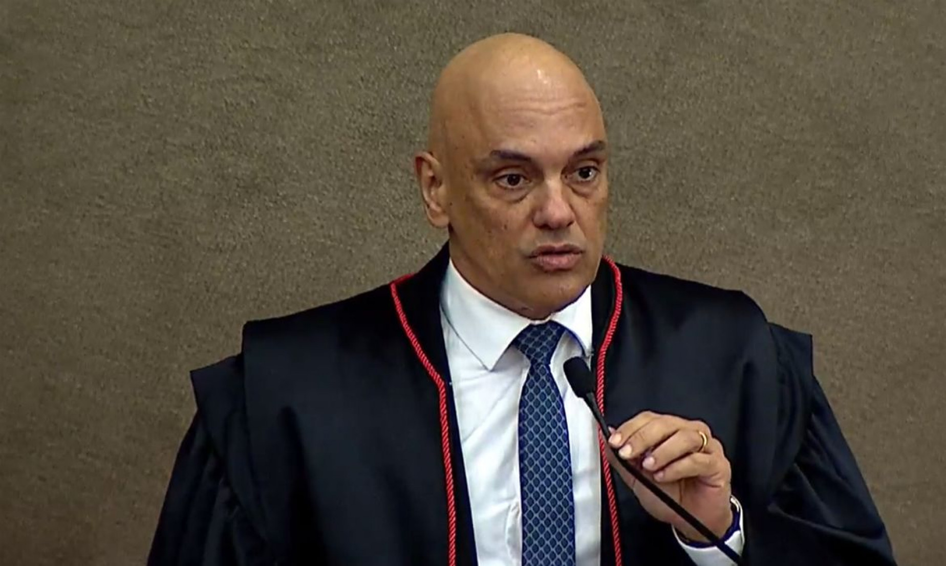 Ministro nega pedido de Bolsonaro para adiar ação sobre trama golpista