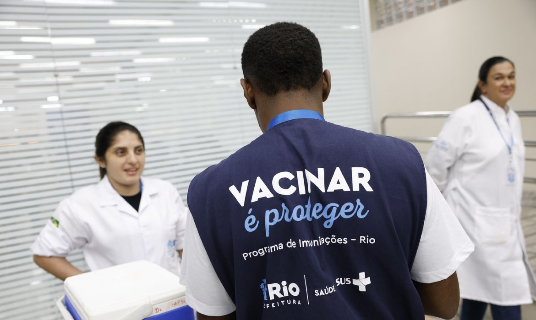 Com apenas 22% de cobertura, Rio começa vacinação volante contra gripe