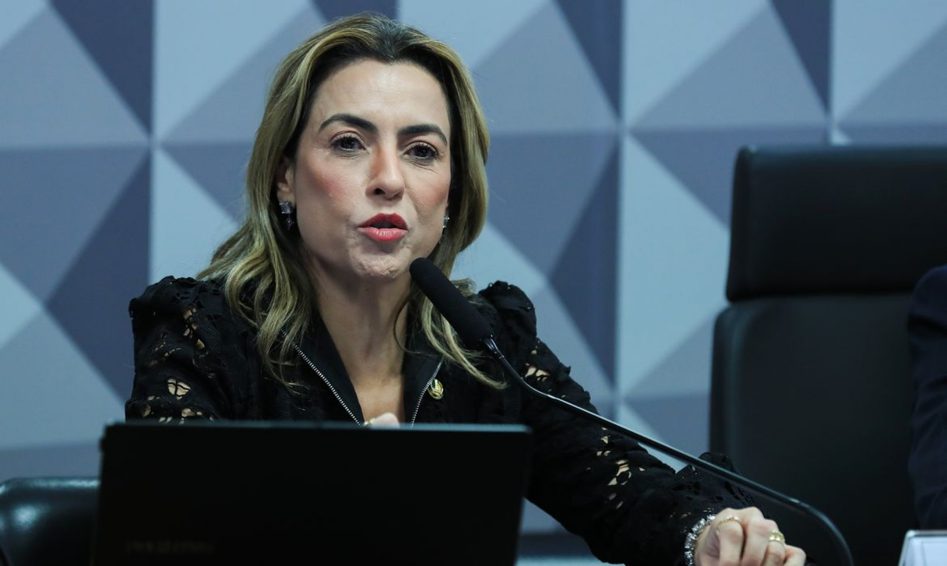 Relatora de CPI das Bets pede indiciamento de Virgínia e Deolane