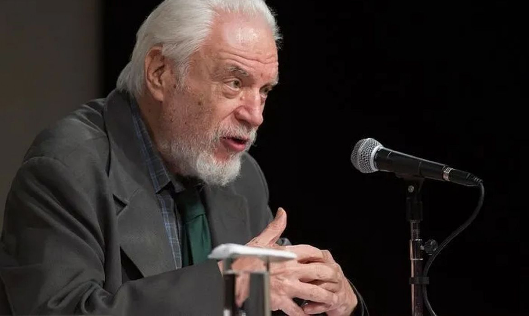 Escritor Cícero Sandroni, membro da ABL, morre aos 90 anos