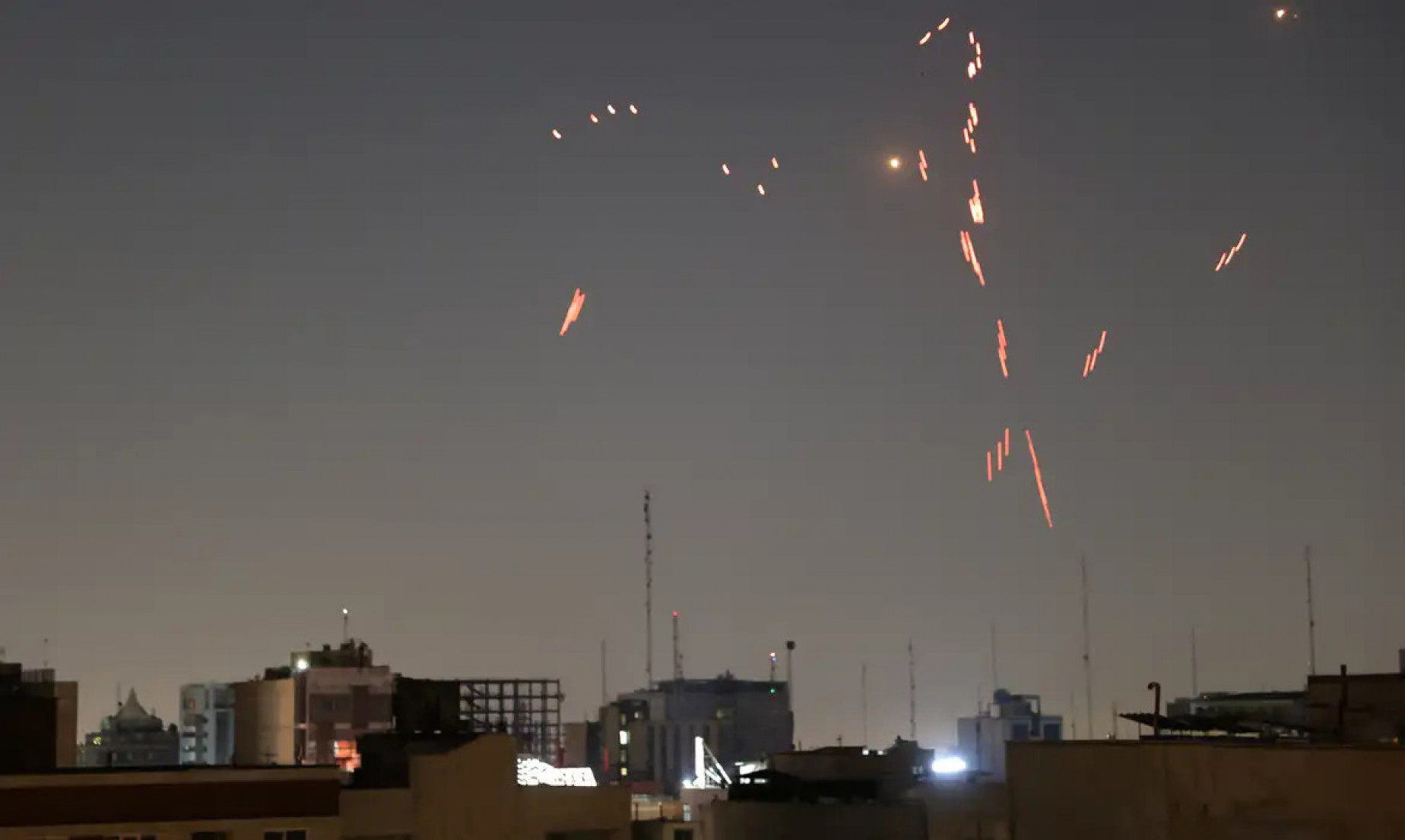 Embaixada começa a identificar brasileiros que querem deixar Israel