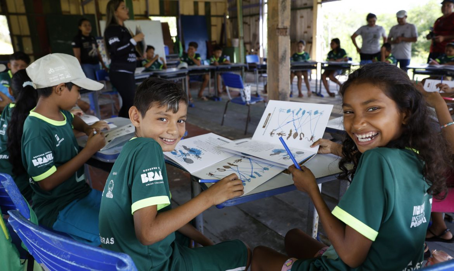 "Z de zangão": projeto aproveita vivências para alfabetizar no mangue