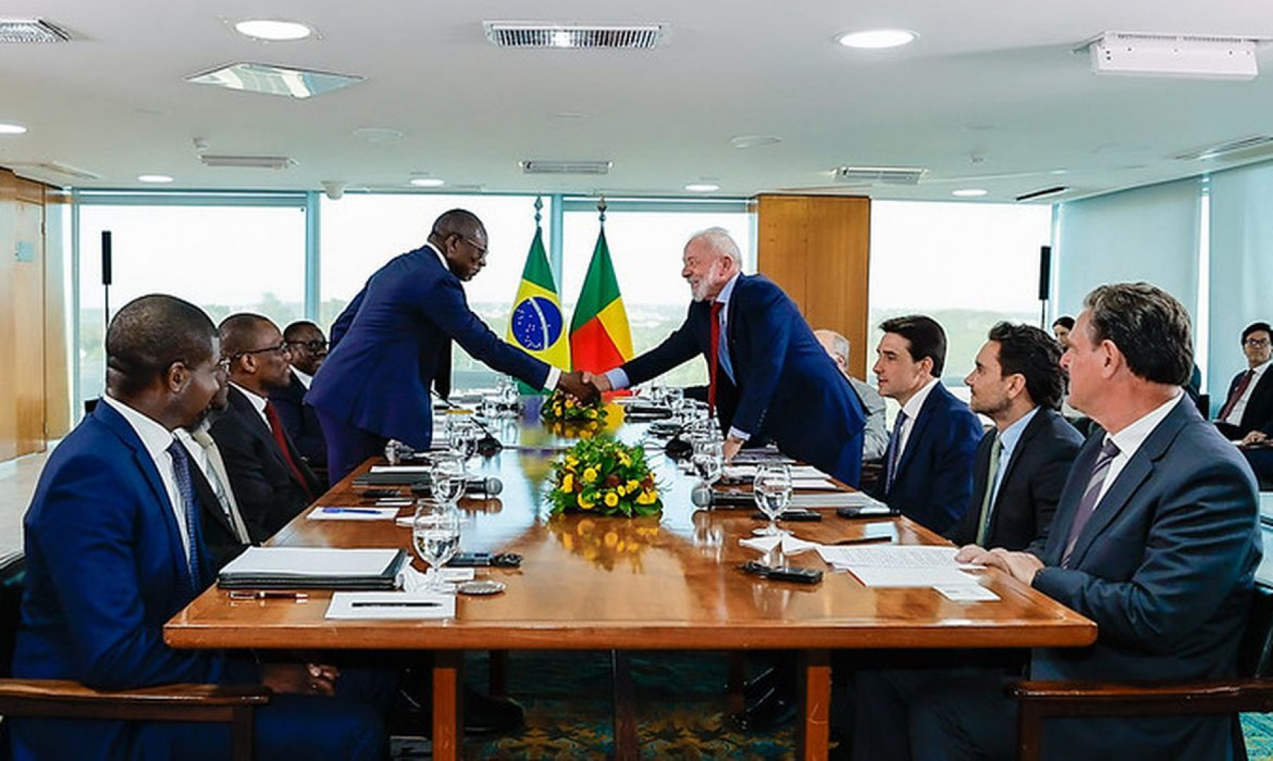 Lula e presidente do Benin discutem agricultura e conexão aérea