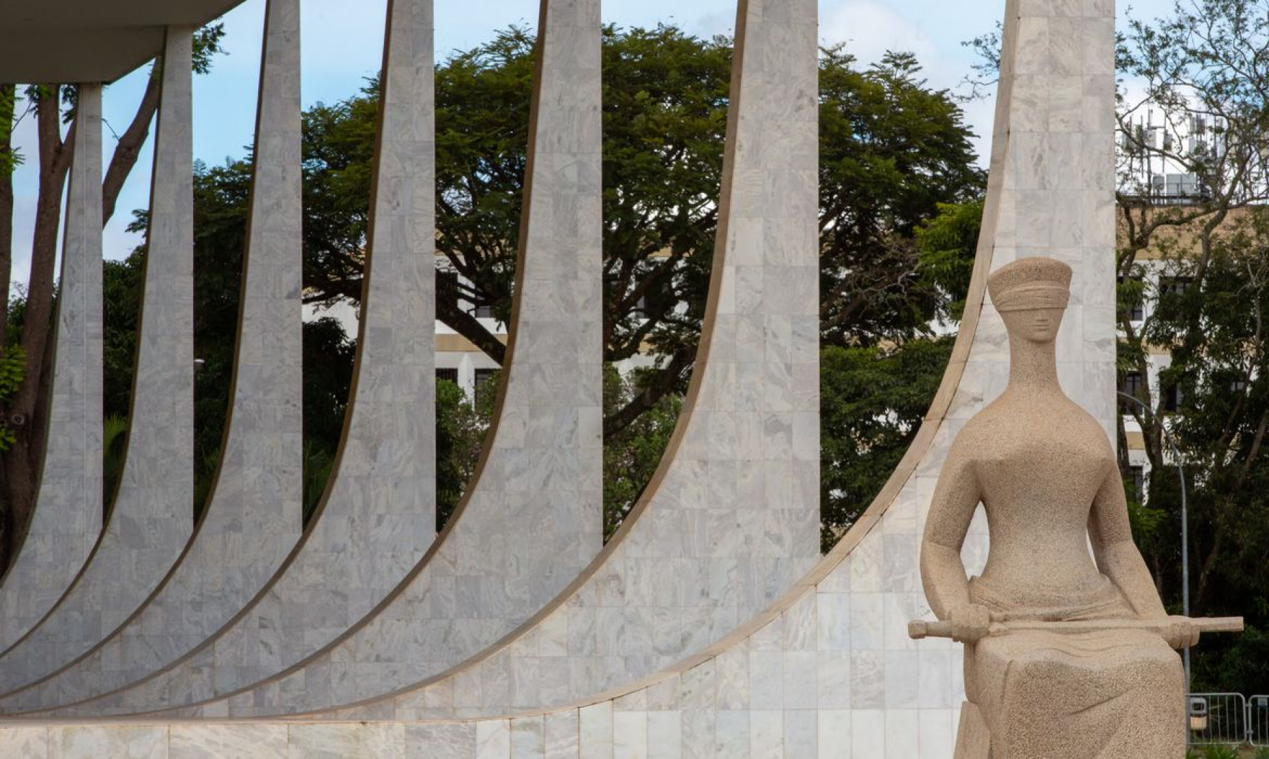 Ministros do STF buscam consenso sobre responsabilização das redes