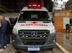 Três Barras recebe nova ambulância. 