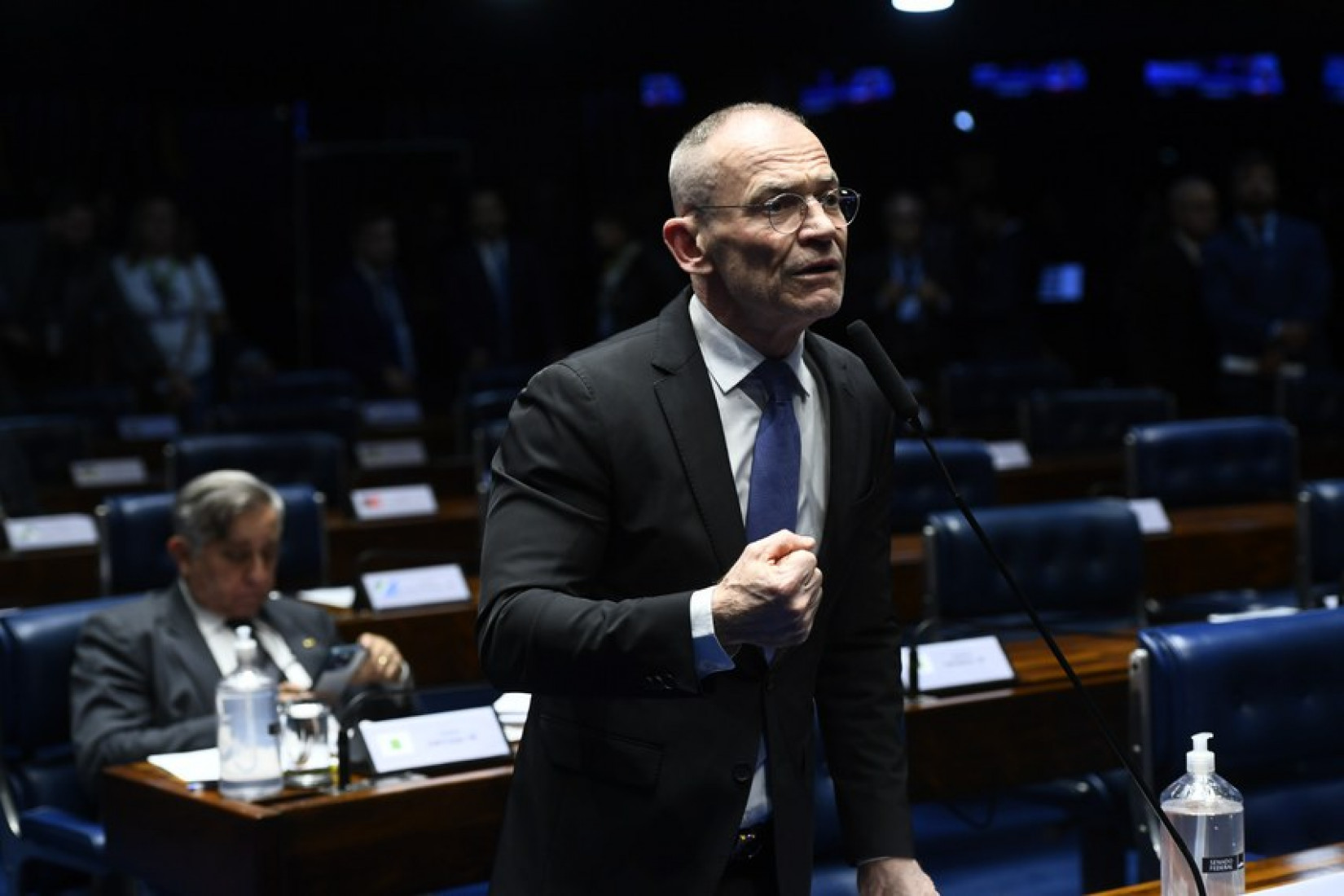 Autor do projeto, Fabiano Contarato celebrou a aprovação com relato pessoal de caso em sua família.