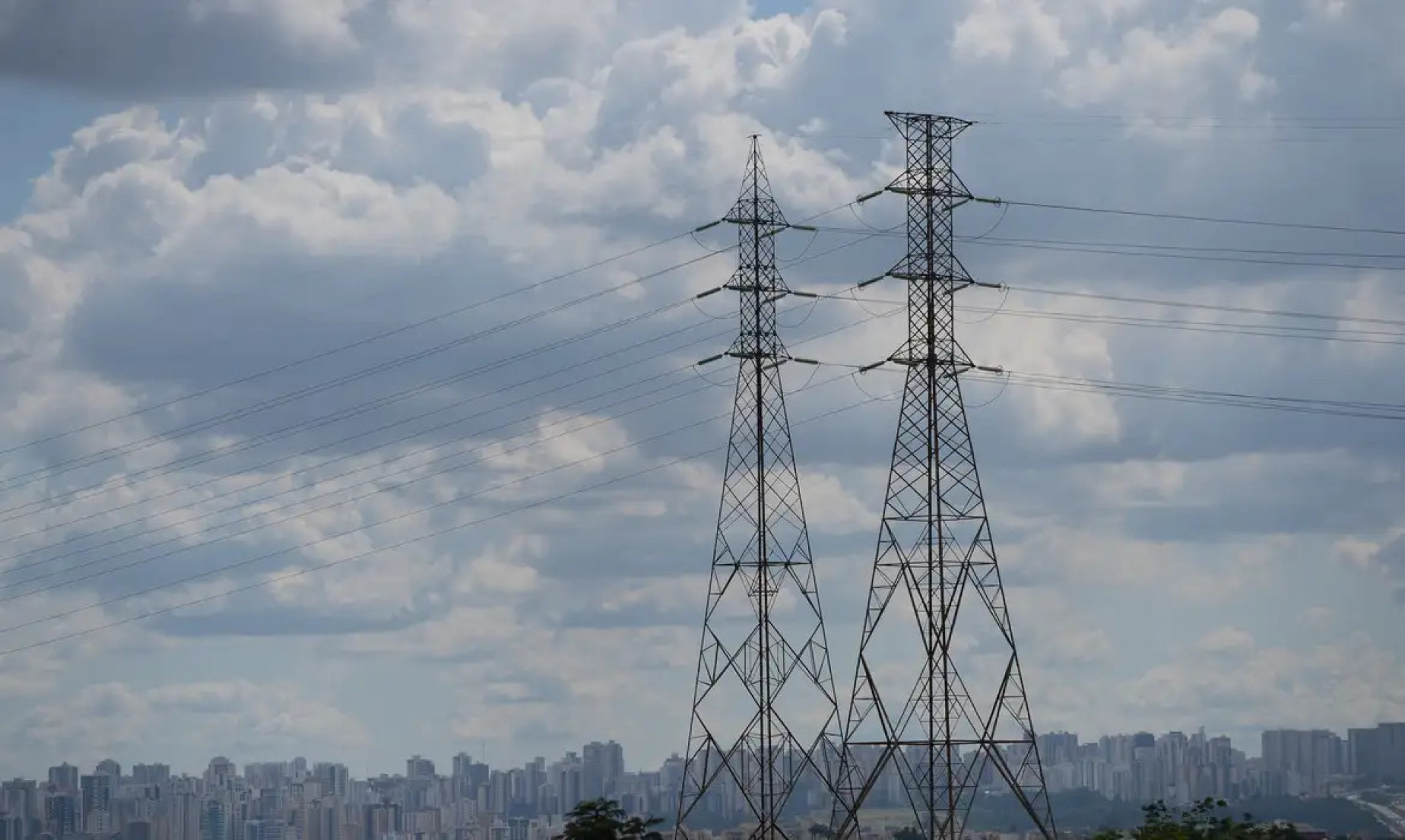 Nova MP tenta evitar alta na conta de luz após derrubada de vetos