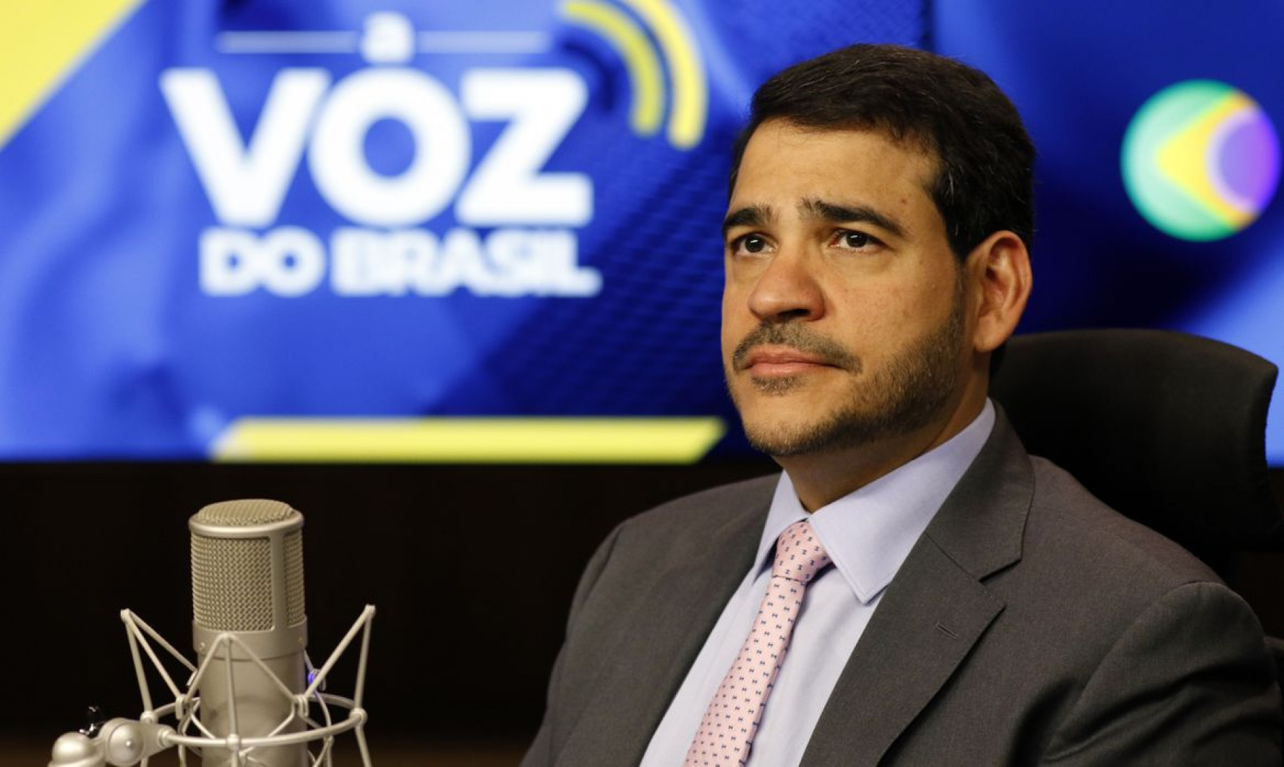 Em artigo no NY Times, Jorge Messias defende STF e soberania do Brasil