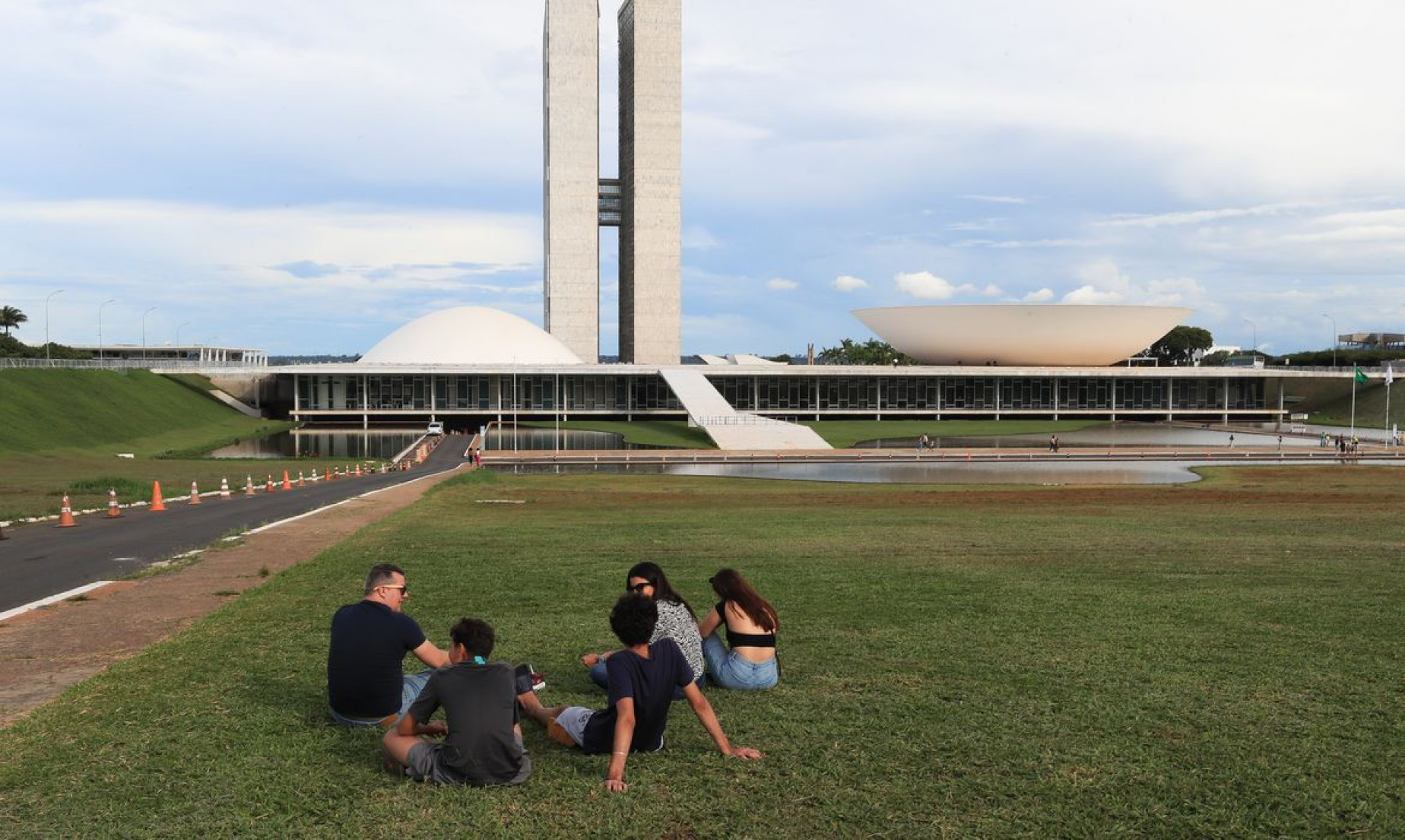 Senado cria comissão para tratar de tarifas com Congresso dos EUA