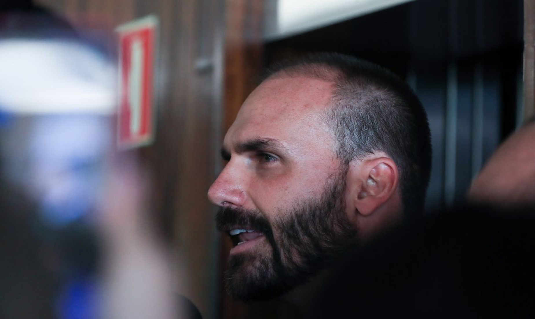 Líderes do PT pedem prisão de Eduardo Bolsonaro ao STF 