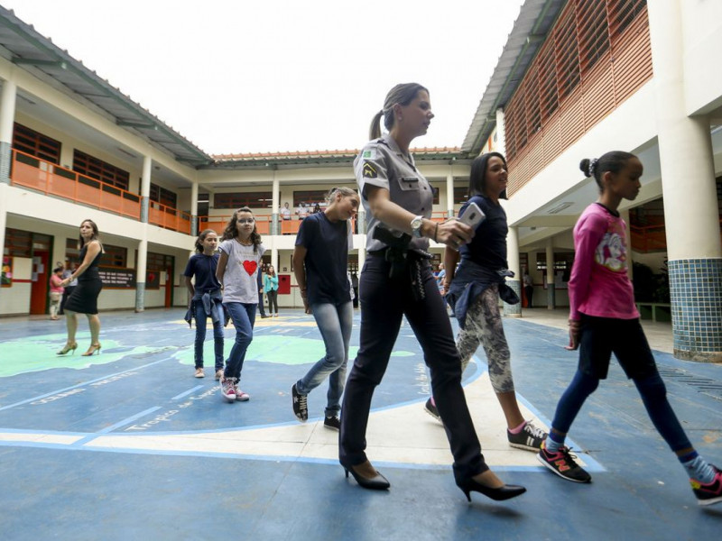 Estudantes se articulam contra o modelo cívico-militar em Minas Gerais