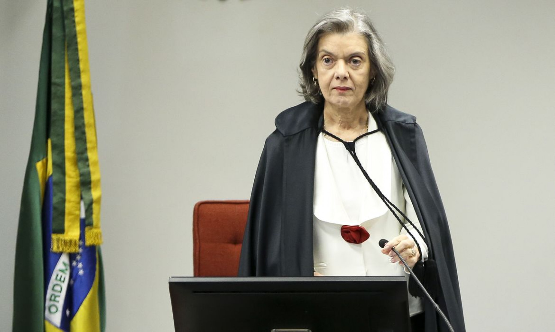 STF tem placar de 4 votos a 0 para manter cautelares contra Bolsonaro