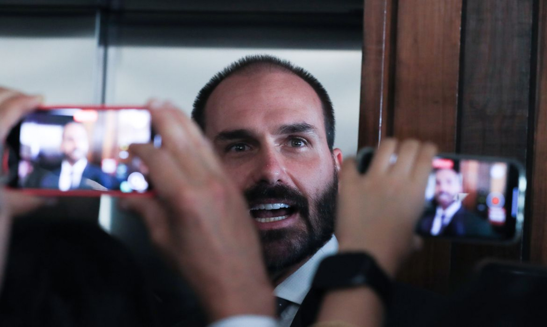 Eduardo Bolsonaro diz que não vai renunciar ao mandato de deputado 