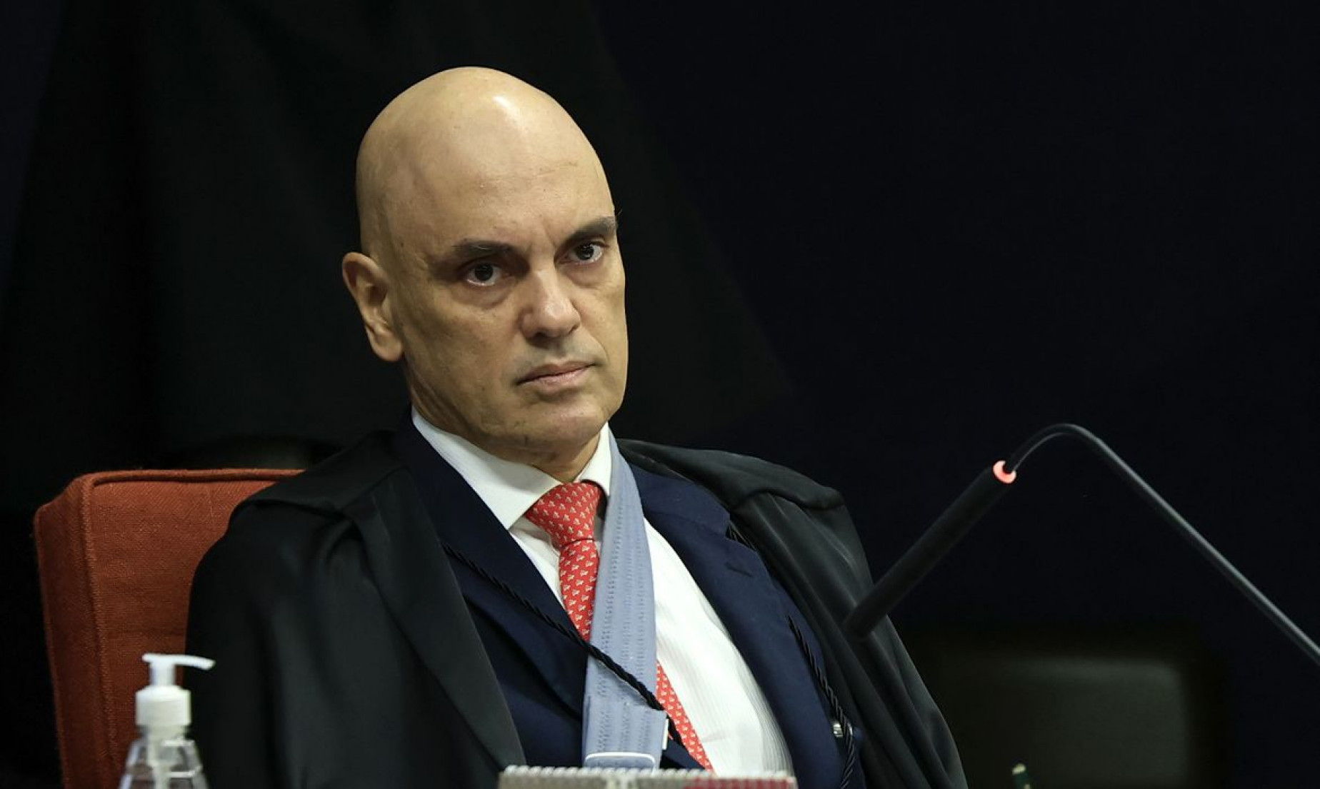 Moraes dá dez minutos para militar tirar farda e participar de oitiva