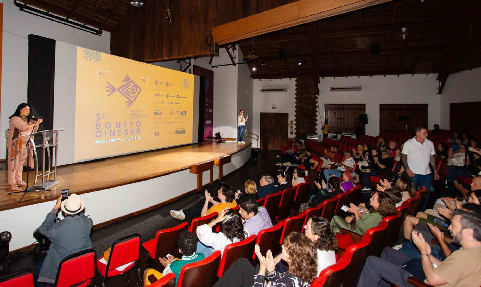 Filme Oro Amargo discute machismo e desigualdade social 