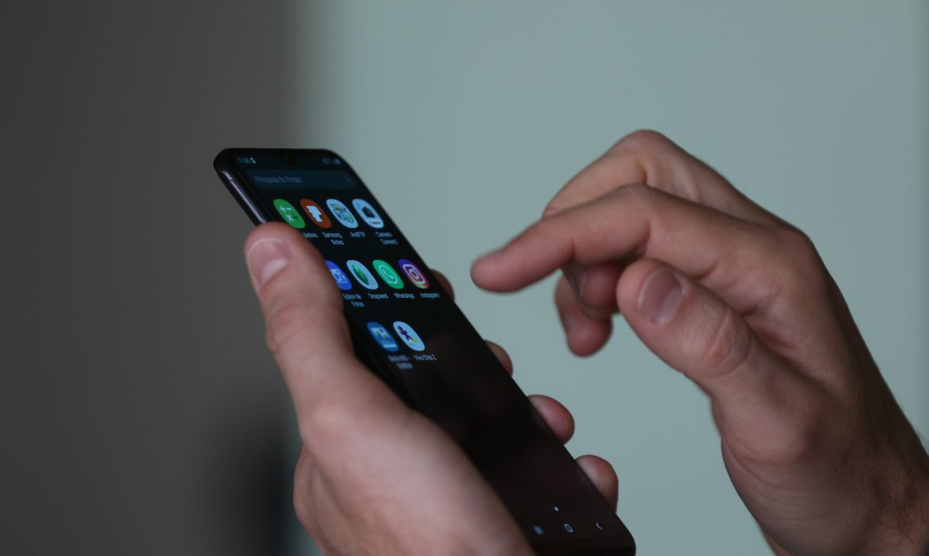 Mais de 300 celulares são apreendidos em mercado popular do Rio