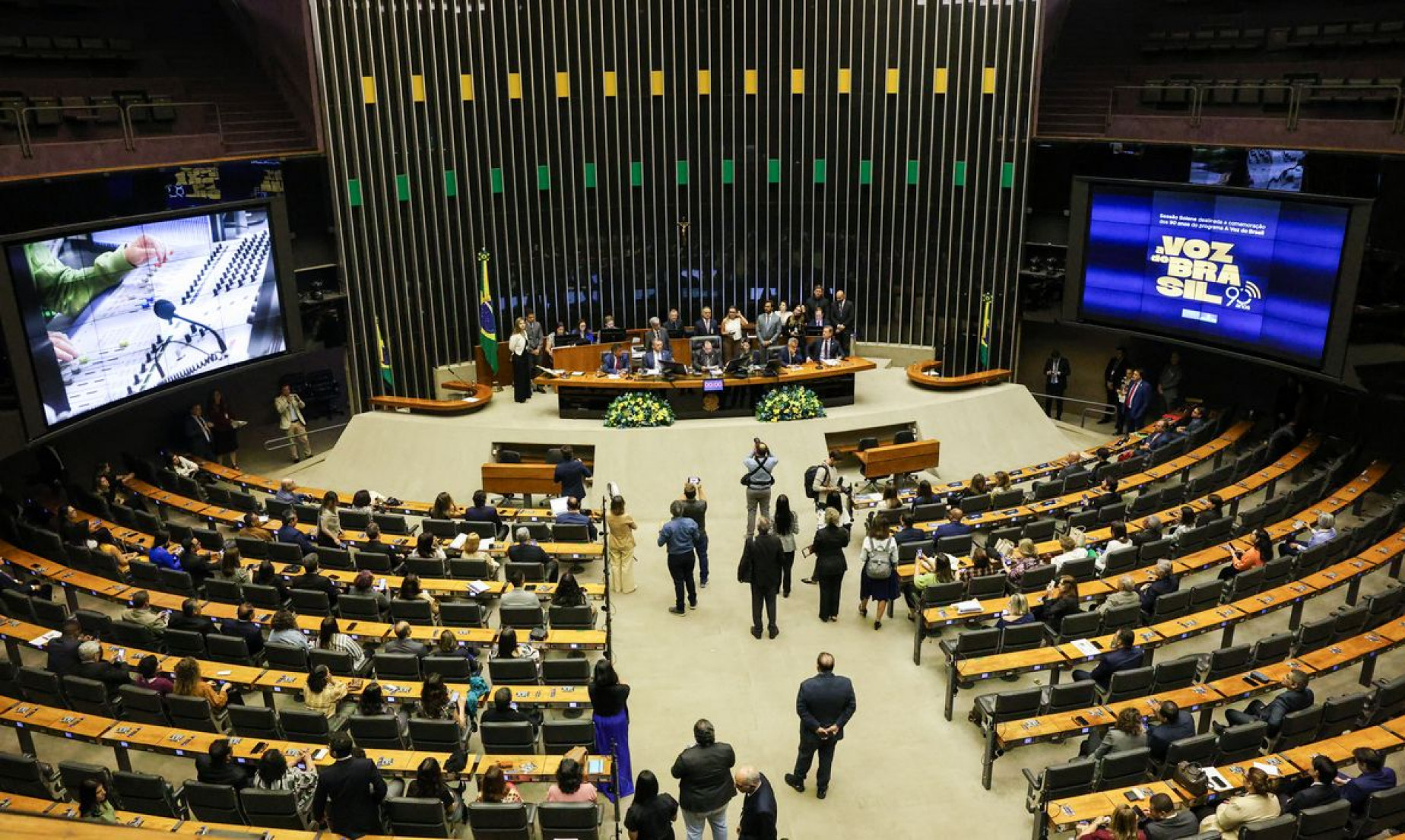 Congresso Nacional homenageia os 90 anos da Voz do Brasil