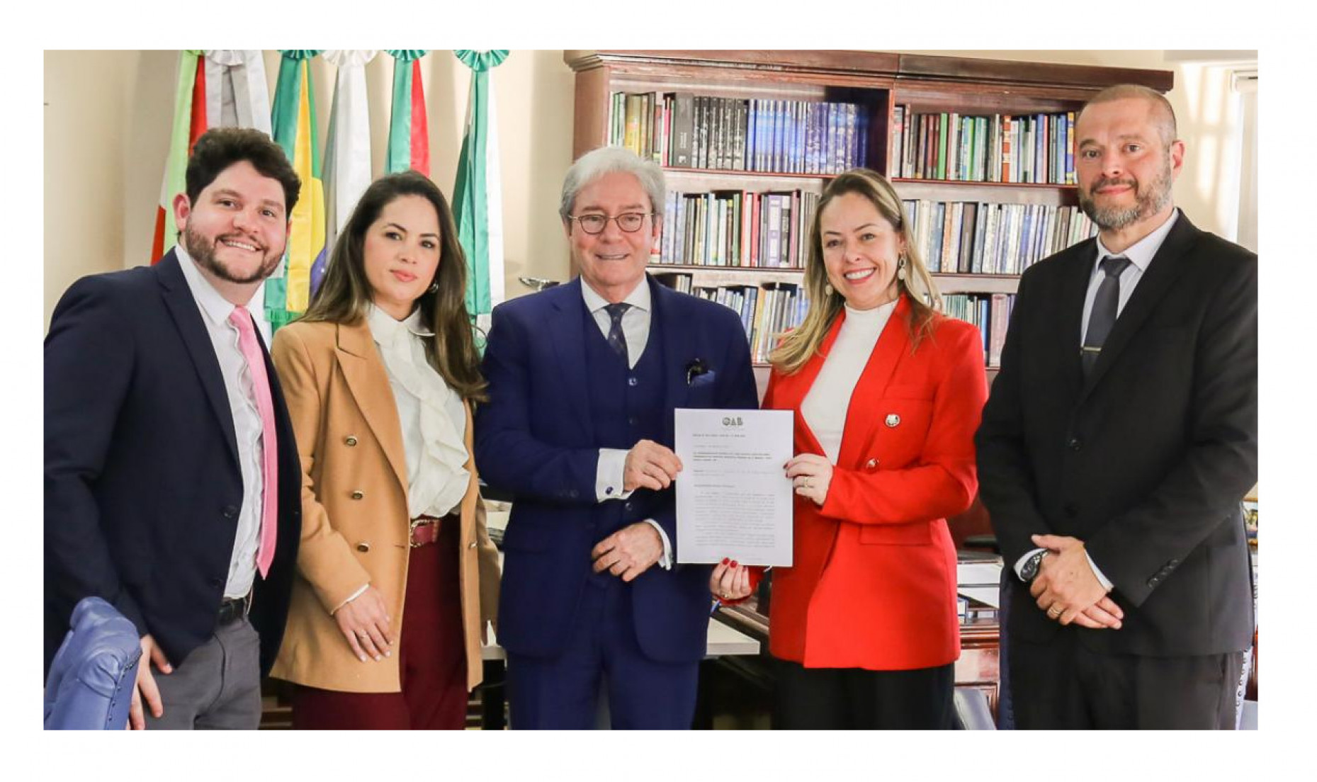 Deputado Estadual Suplente Paulo Basílio, - Secretaria da 17ª subseção de Canoinhas Dra. Paula Doin das Flore s- Desembargador Federal Dr. João Batista Pinto Silveira - Presidente da 17ª subseção de Canoinhas, Dra. Eliane Patrícia Meiners - Representante da Câmara de Vereadores de Canoinhas, Dr. Ivan Gilberto Krauss. (Fotos: Assessoria de Imprensa)