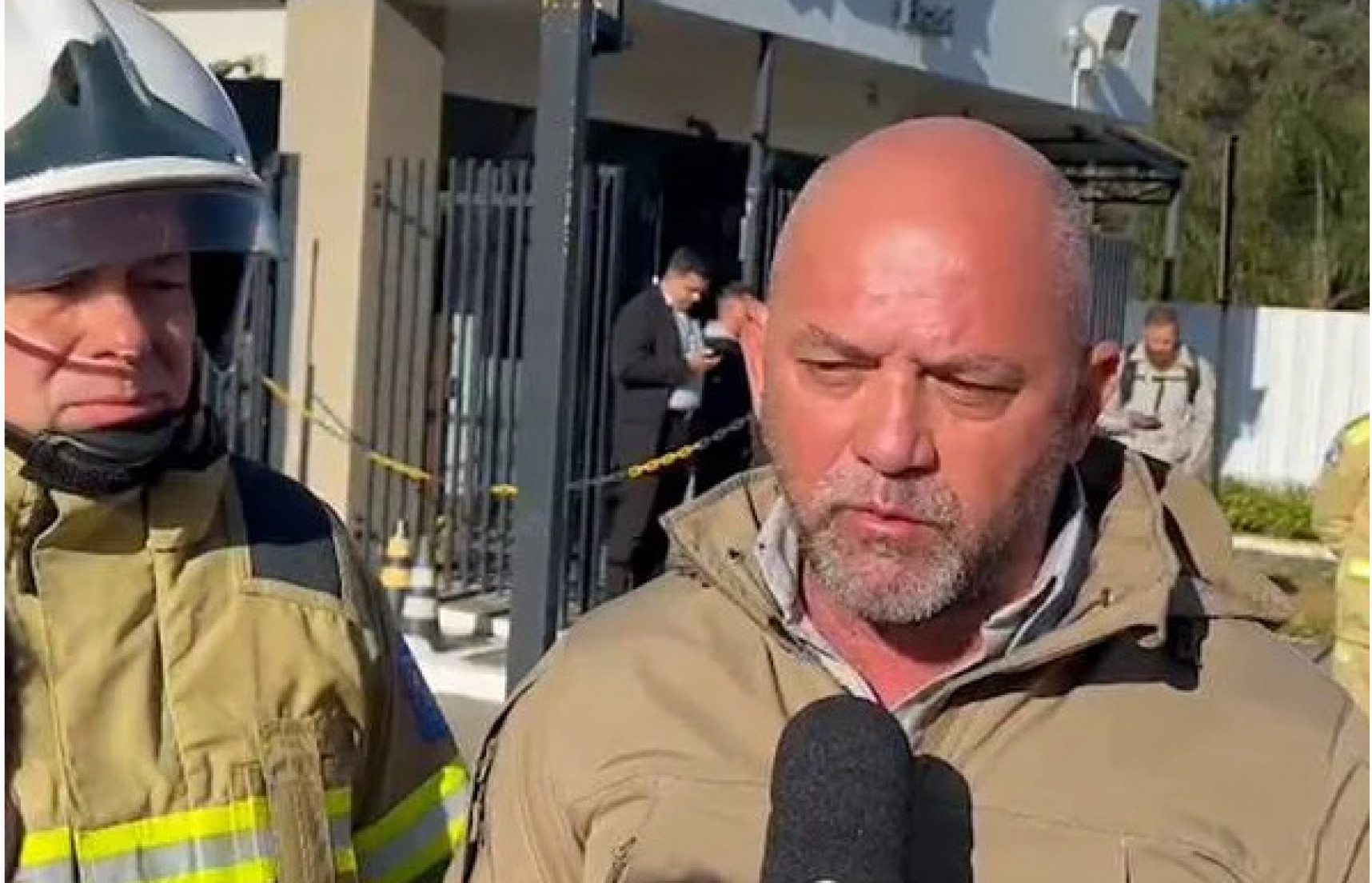 Secretário da Segurança Pública do Paraná, Hudson Leôncio Teixeira, ao lado do comandante-Geral do Corpo de Bombeiros Militar, coronel Antônio Geraldo Hiller
