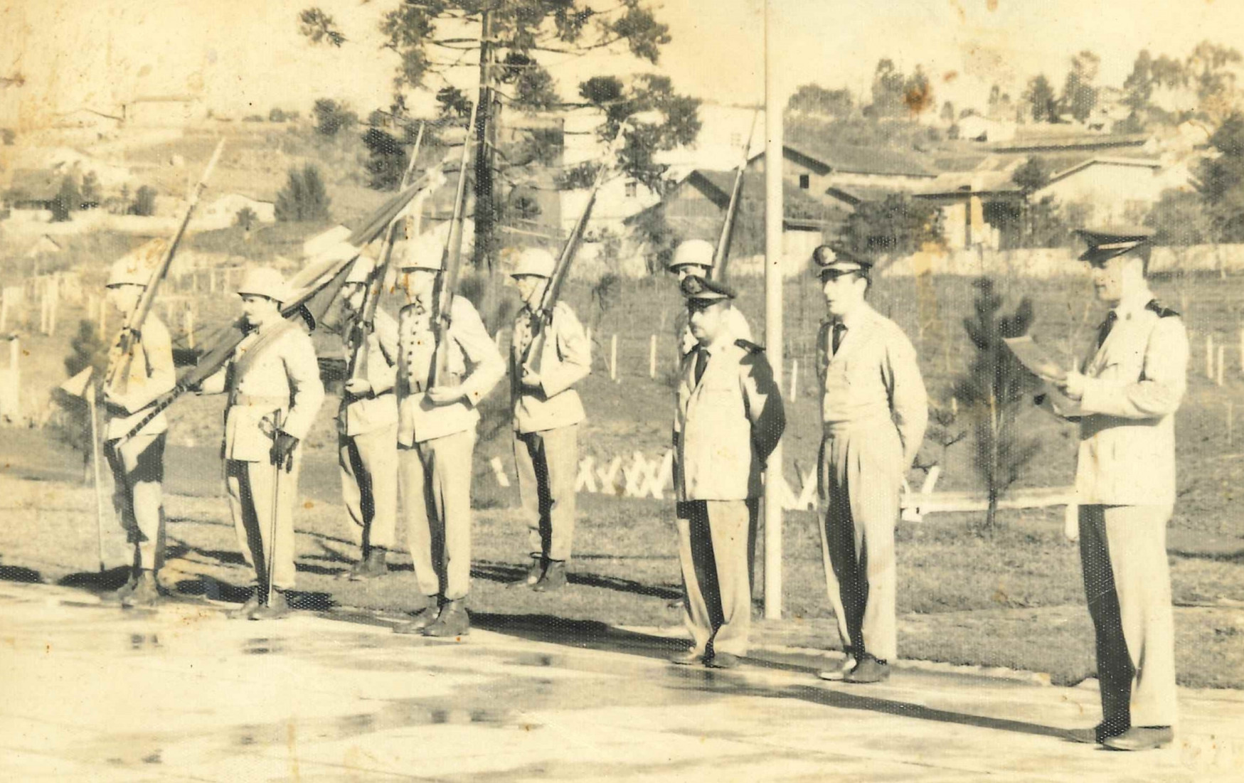 3ºBPM. Formatura do Curso de Formação de Soldados. Ano de 1966. Maj Roque de Oliveira Mendes em destaque