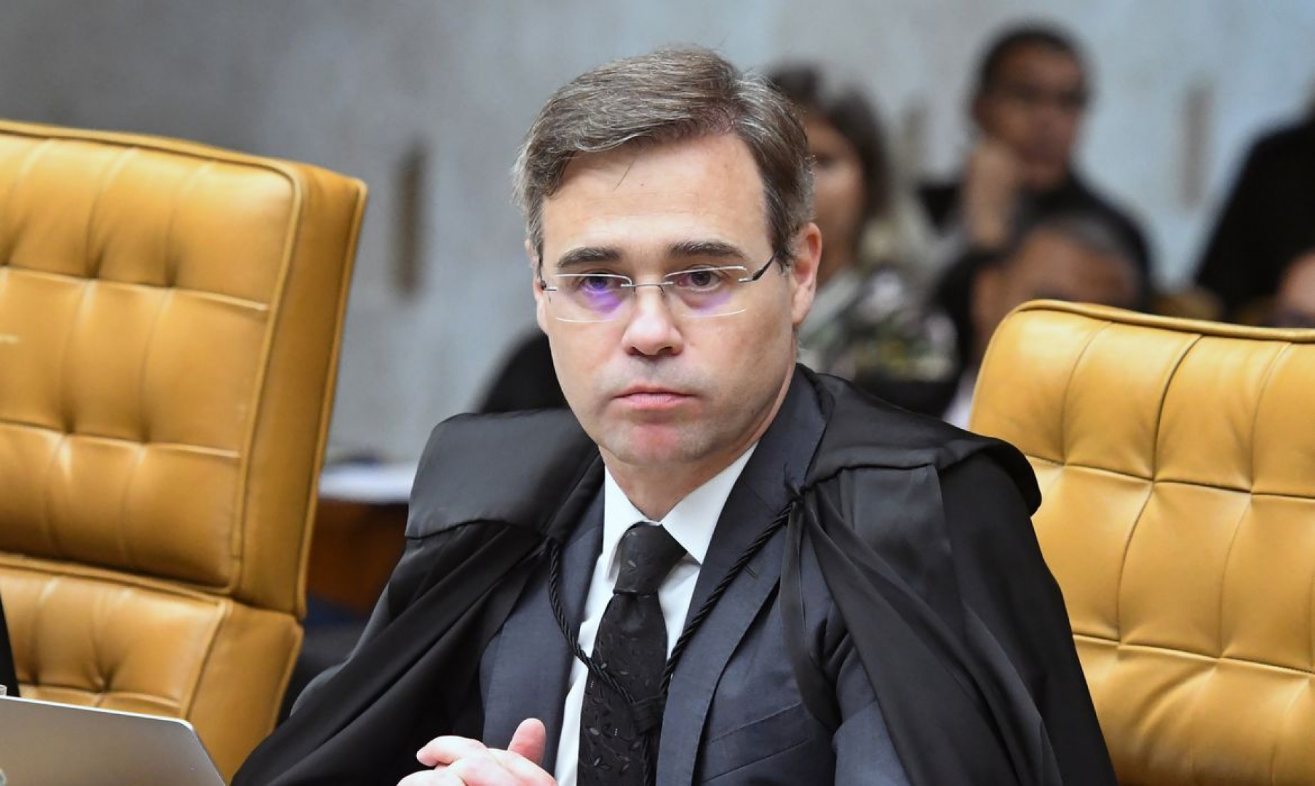 Mendonça critica ativismo judicial e defende autocontenção da Justiça