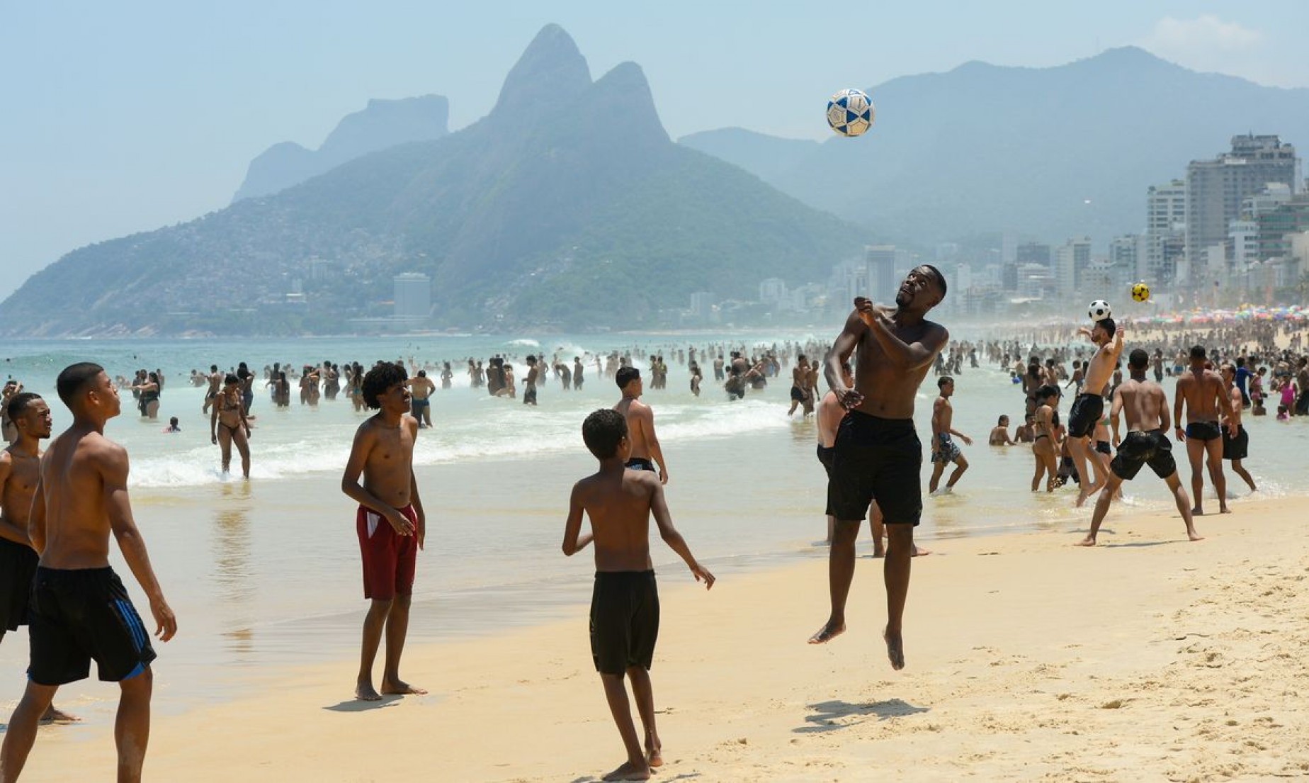 Onda de calor que atinge o Rio permanece até este sábado