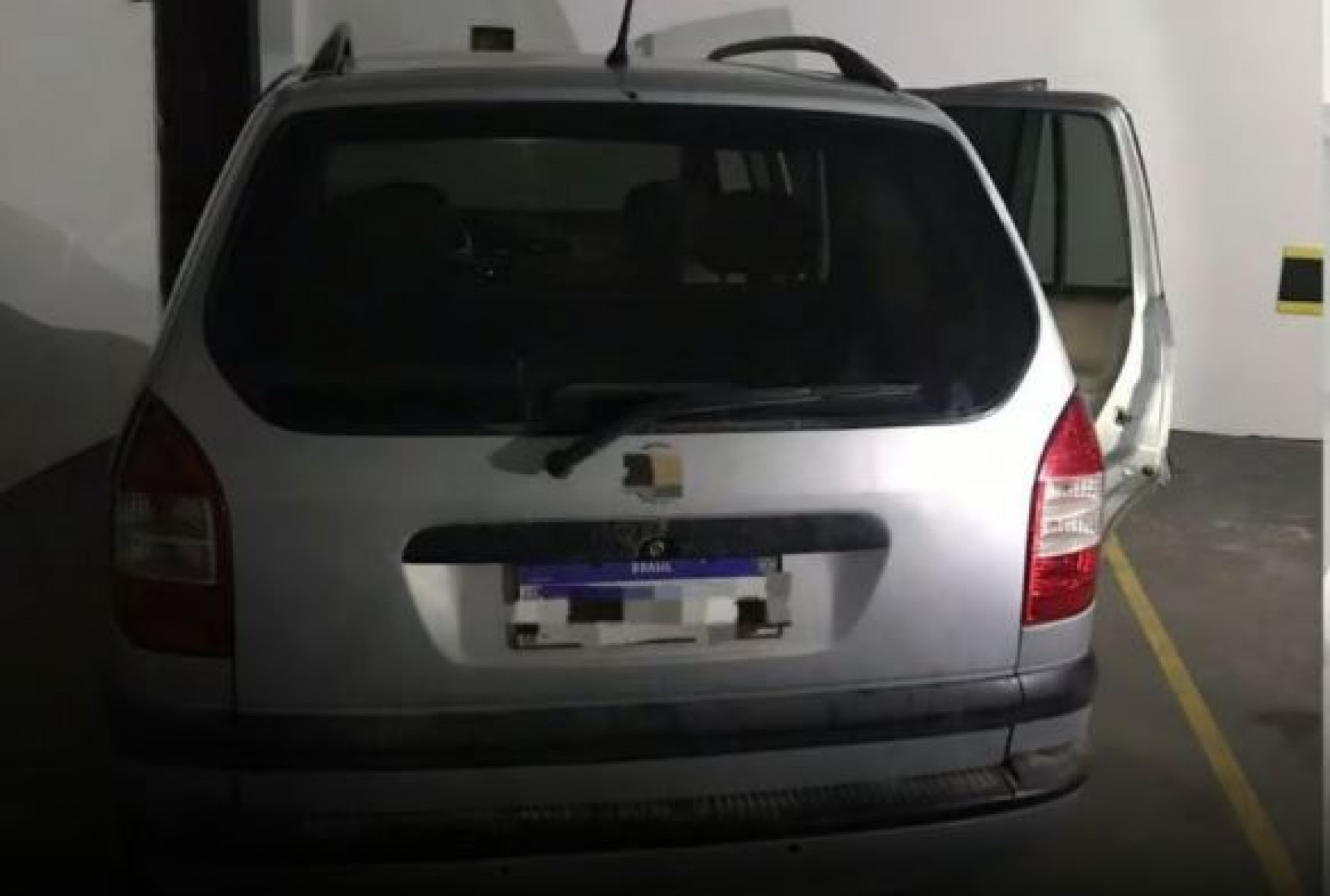 Homem foi encontrado inconsciente em casa e mulher e bebê também apresentaram sintomas de mal-estar após viagem de carro.