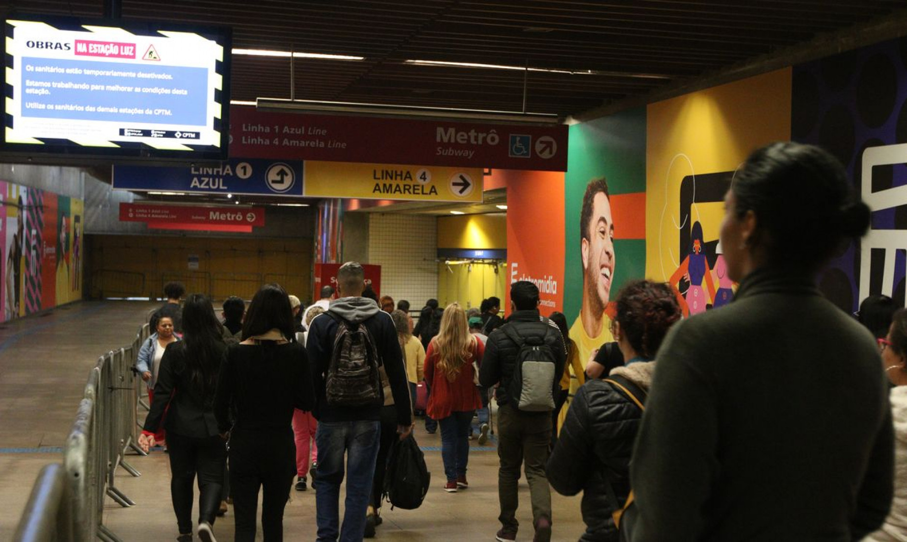 Falha em trem da CPTM lota estações em São Paulo nesta segunda