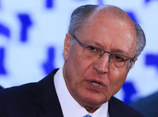 Falha em avião adia retorno de Alckmin ao Brasil