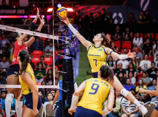 Brasil vence e pega França nas quartas do Mundial de vôlei feminino