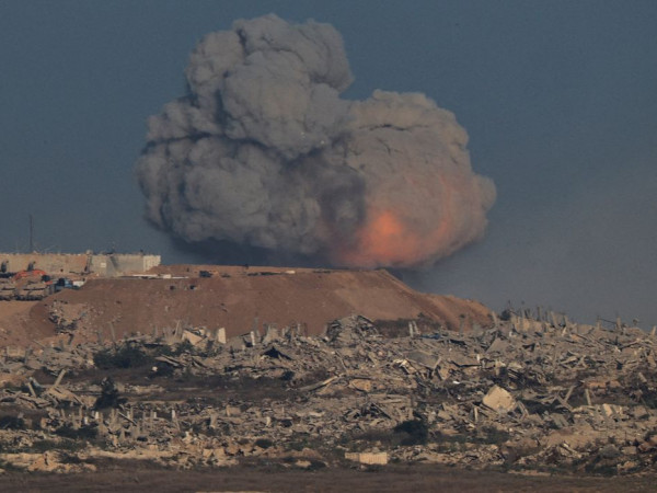 Forças israelenses bombardeiam subúrbios da Cidade de Gaza