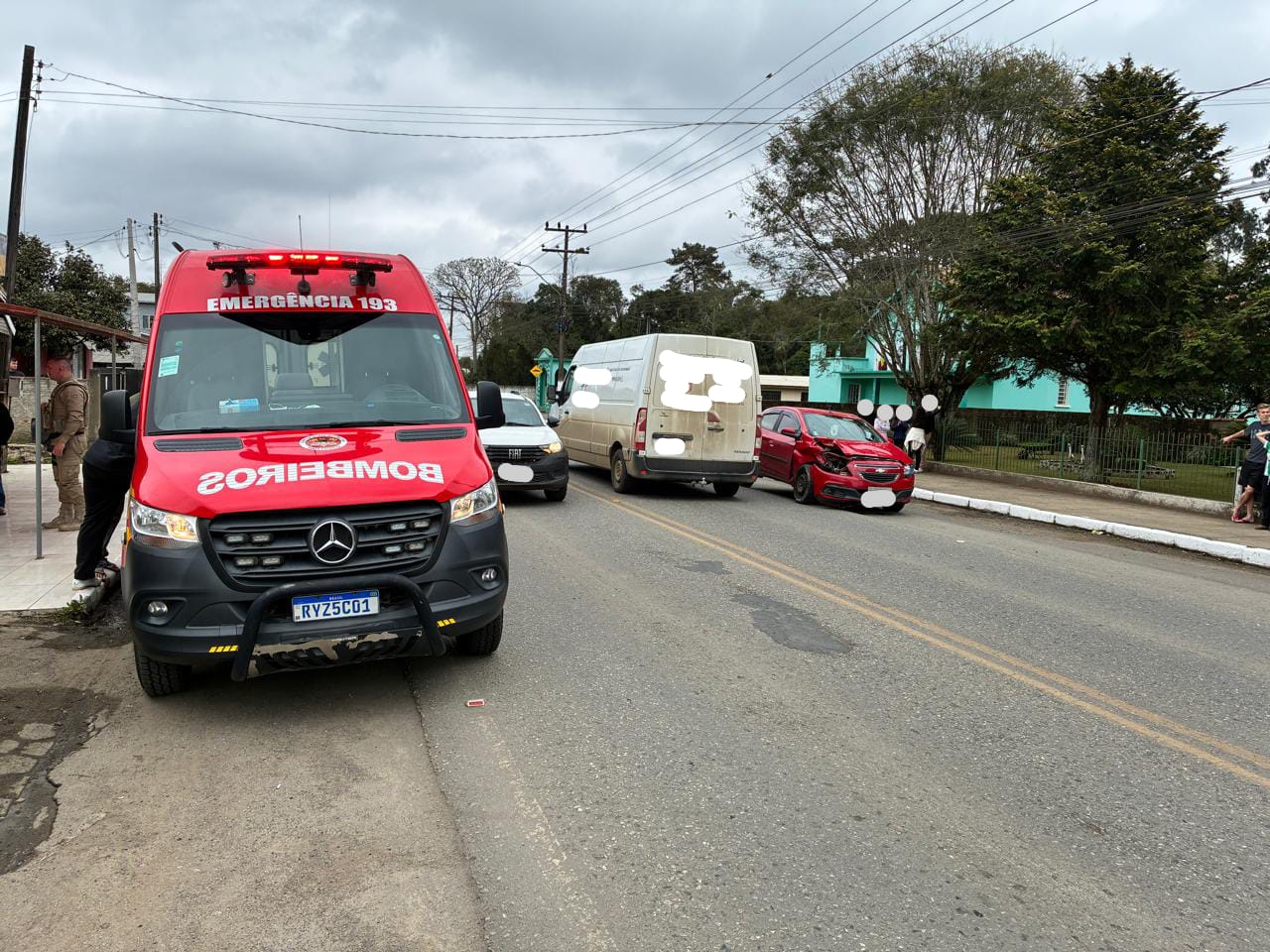Acidente ocorreu na manhã de sábado (30), condutor da moto foi levado para atendimento médico