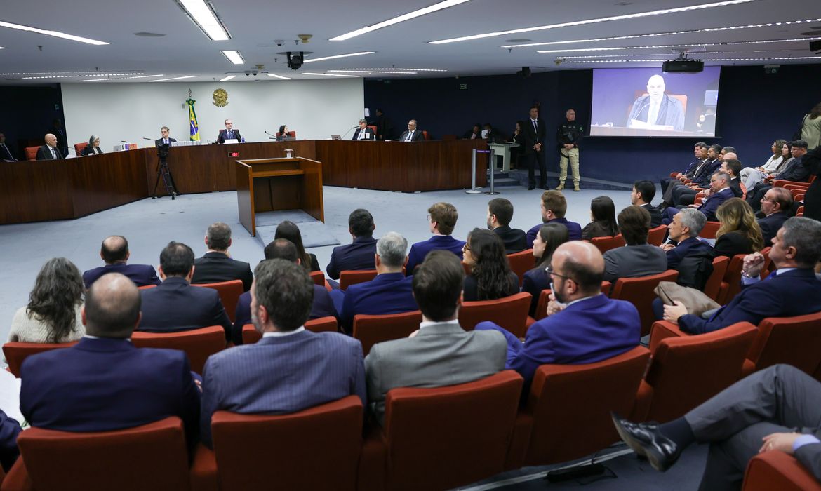 STF retoma julgamento de Bolsonaro após pausa; defesas serão ouvidas