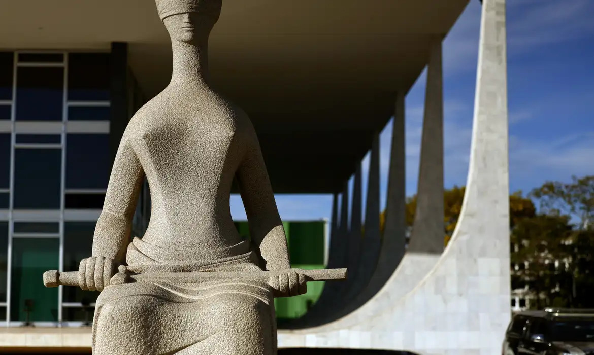 Advogado diz que fará "defesa verdadeira" e que Bolsonaro não está bem