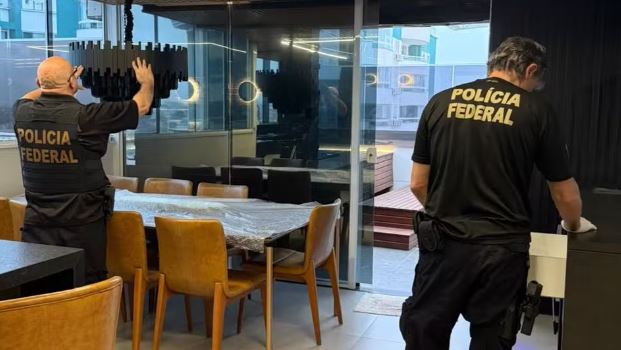 Polícia Federal de SC deflagra operação contra grupo acusado de tráfico internacional de mulheres