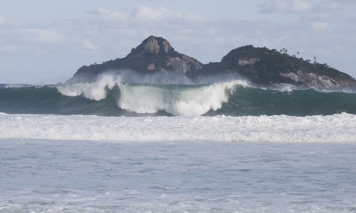 Jovens de 9 países participam de curso de pesquisas oceânicas no Rio