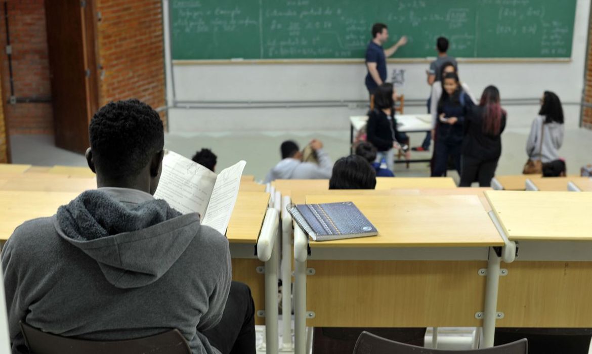 Brasil tem maior número de aluno por professor em faculdades privadas