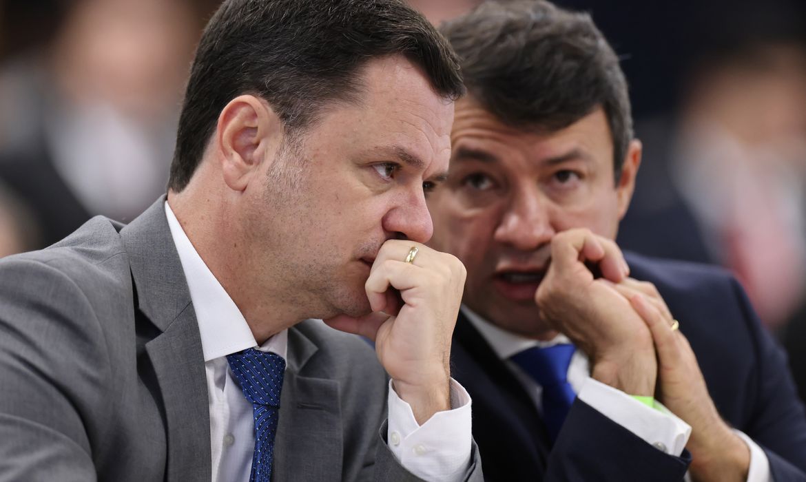 Fux vota pela absolvição total do ex-ministro Anderson Torres 