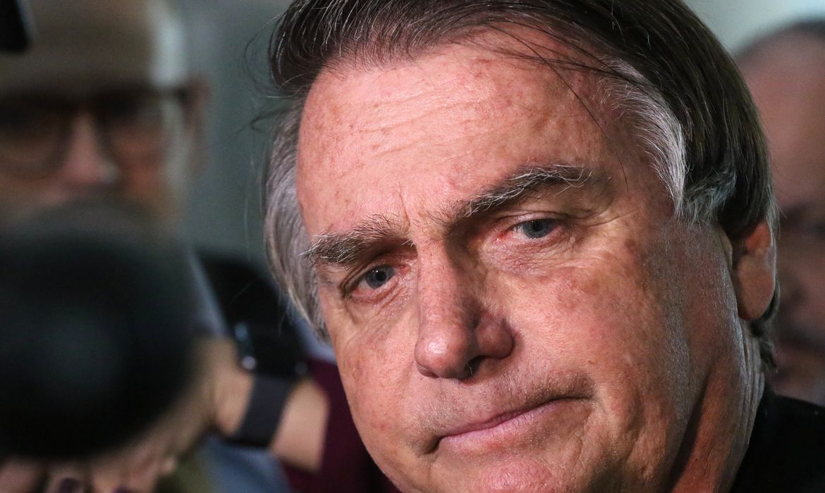 Moraes autoriza ida de Bolsonaro a hospital para procedimento na pele