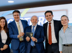 Lula sanciona lei que cria Carteira Nacional do Professor