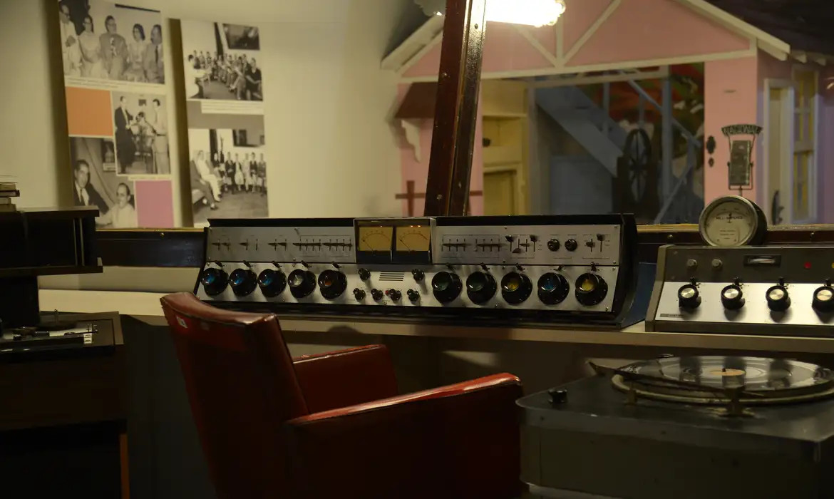 Programação especial nesta sexta-feira marca 89 anos da Rádio Nacional