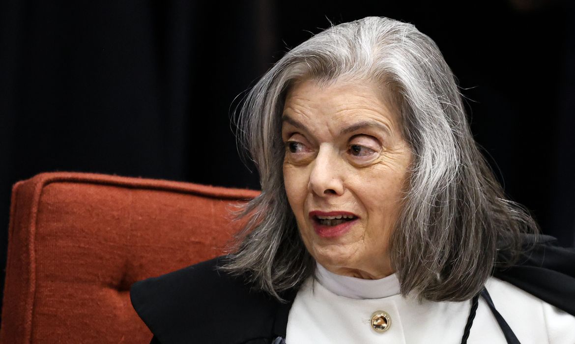 Cármen Lúcia forma maioria pela condenação de Bolsonaro e aliados 