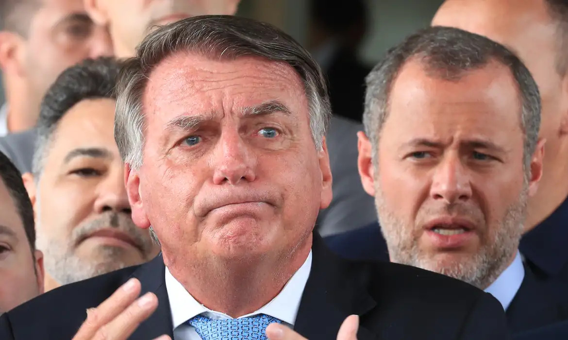 Por 4 a 1, STF condena Bolsonaro e mais sete pela trama golpista