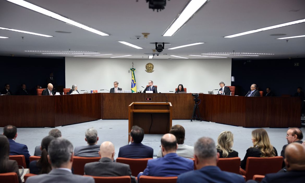 STF retoma julgamento de Bolsonaro; Cármen Lúcia vota